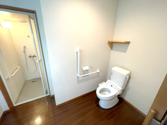 手すり付きトイレ空間