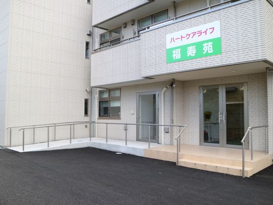 清潔感あるエントランス