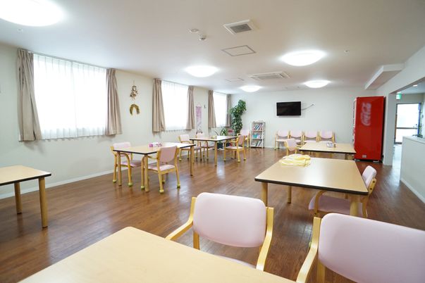 広々とした作業空間ラウンジ