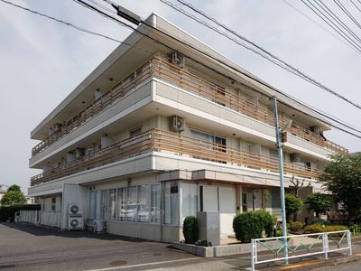 明るい職場の外観