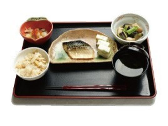 料理の丁寧な盛り付け