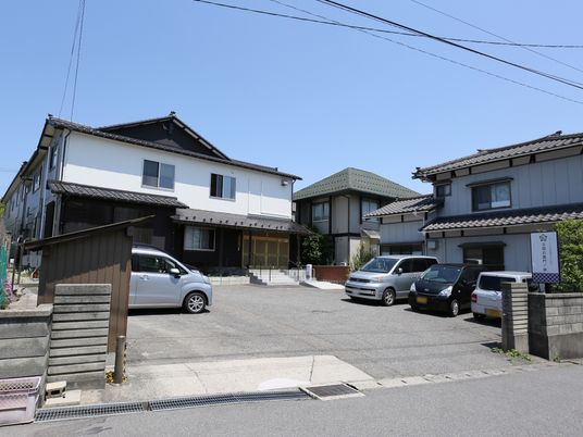 平和な住宅街の建物