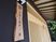 木製看板のあるエントランス