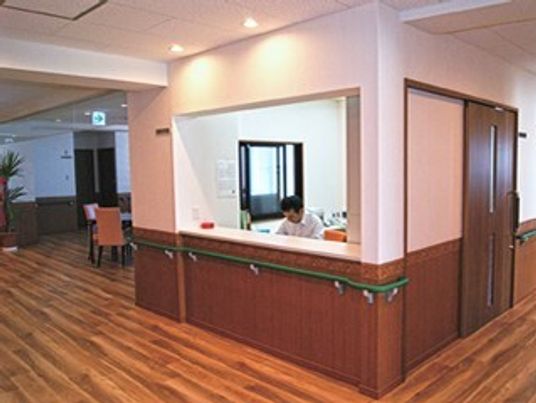 スタッフが業務中の受付