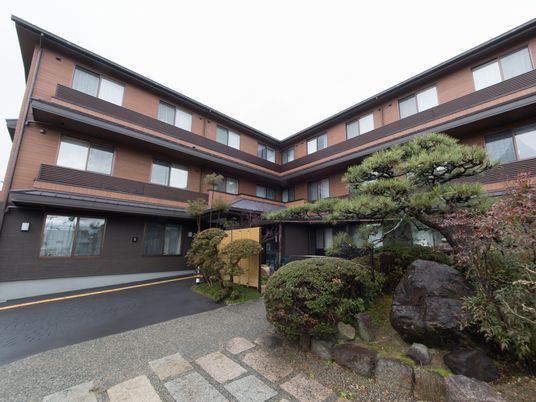 和風の外観の建物