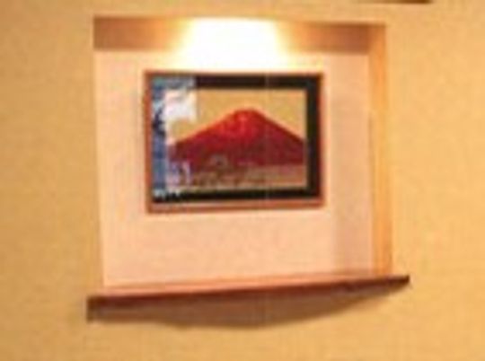飾られた絵の一角