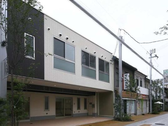 モダンな建物の外観