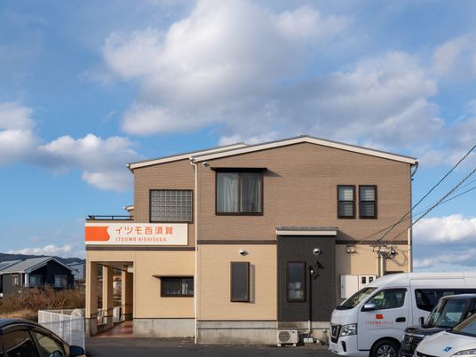 看板付きの建物