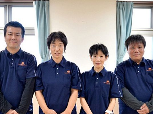スタッフの集合写真