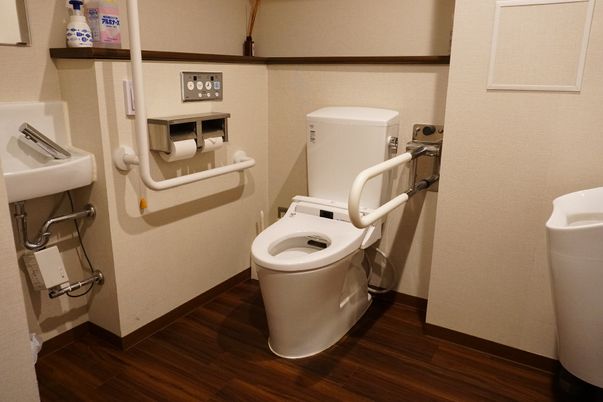 手すり付きトイレ設備
