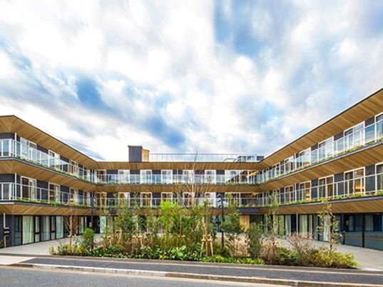 円形建築のモダンな外観