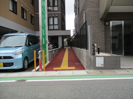 バリアフリーの施設入口