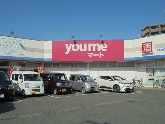 ショッピングモール駐車場