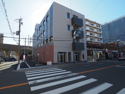 交差点に面した建物