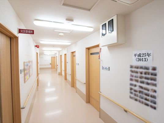 明るく清潔な廊下