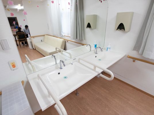 手すり付き洗面台
