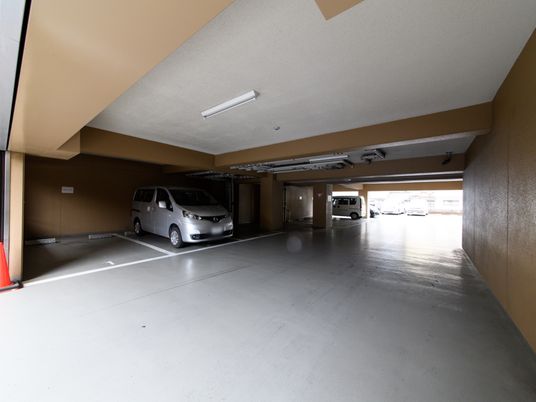 広々とした駐車場