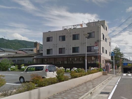 建物正面と入口