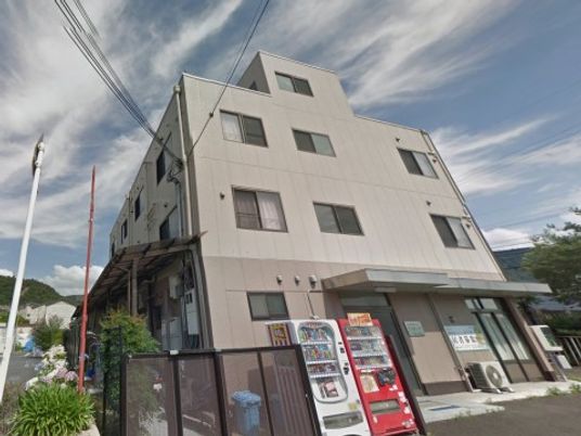 多機能型建物の外観