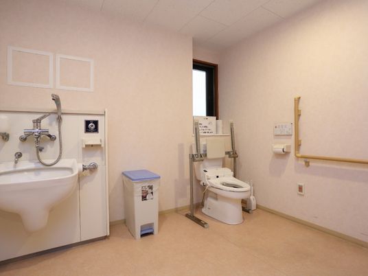  バリアフリーのトイレ空間 