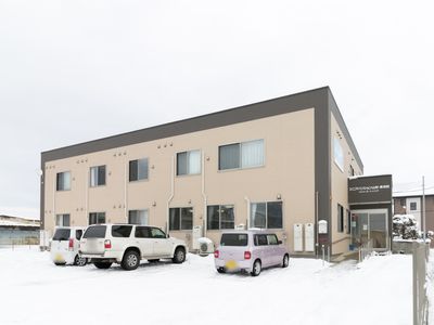 雪に覆われた建物外観