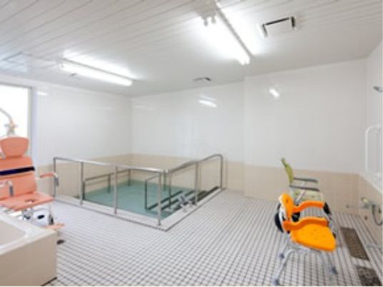 バリアフリーの浴室施設