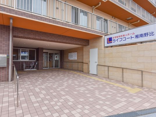 広々とした明るいエントランス