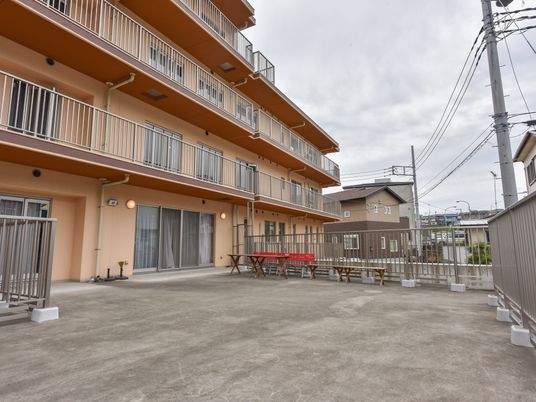 多階層建物のベランダ