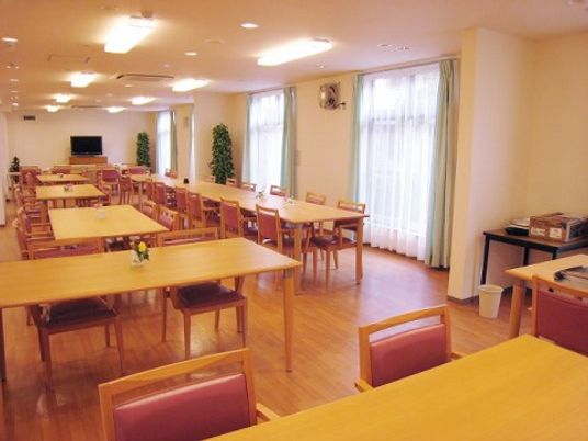 明るい食堂の様子