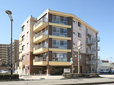 多層階建物の外観