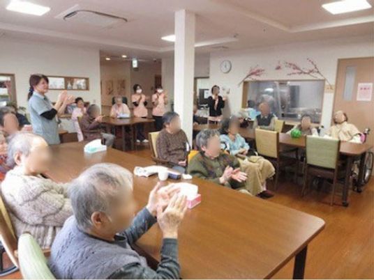 活気ある共有スペース
