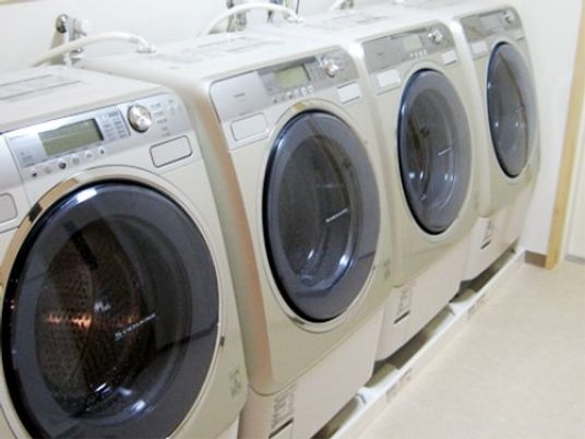 洗濯機が並ぶ設備