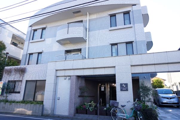 清潔な施設の外観