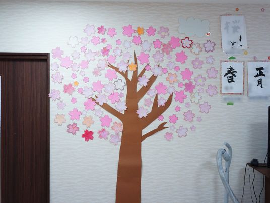 桜の壁飾りの共有スペース