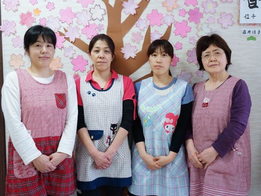 スタッフの集合写真