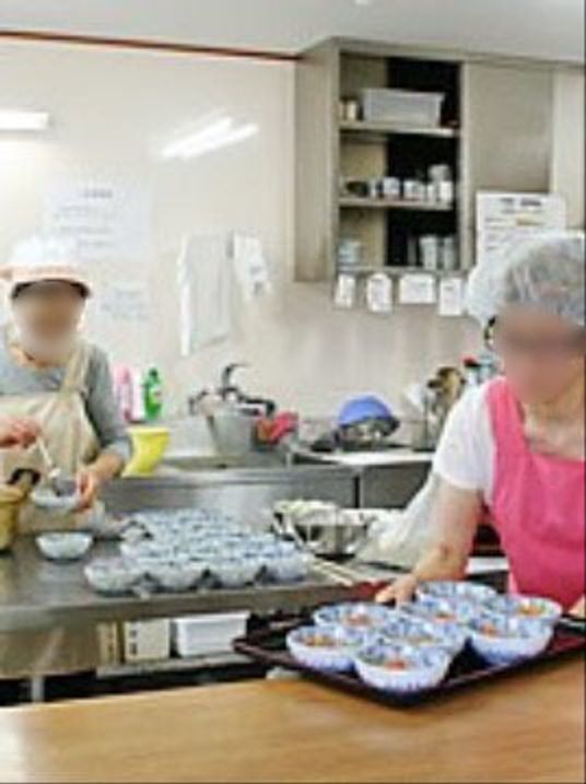 キッチン作業の様子