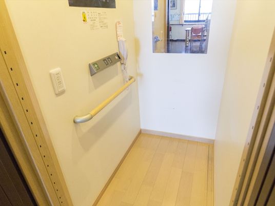 廊下から居室への入口