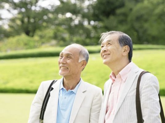 笑顔の二人中庭にて