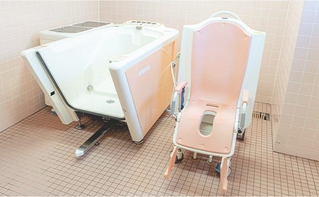 清潔な介護用浴室