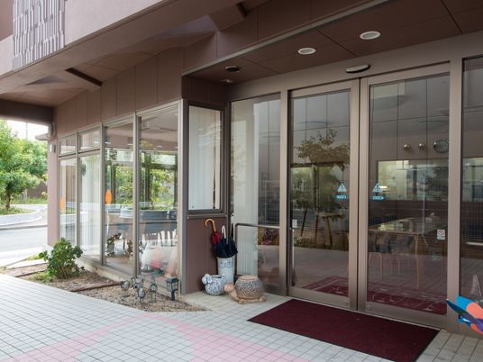 エントランスの明るい空間