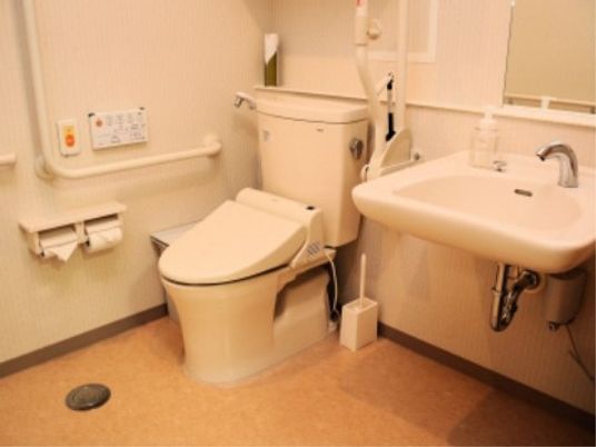 バリアフリー設計のトイレ