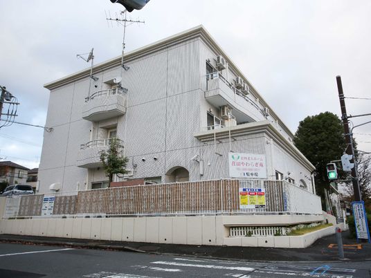 清潔感のある建物の外観