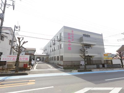 施設外観のクリアな日