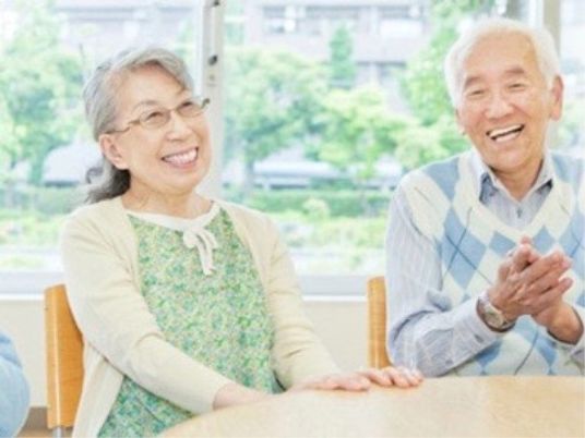 笑顔のご高齢者二人
