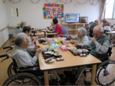 明るい共同食堂