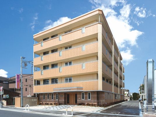 多階層ビルの外観