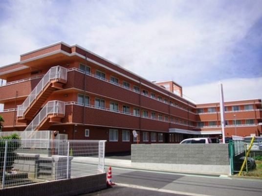 赤レンガ造りの建物外観