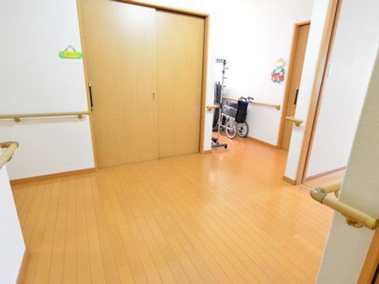 廊下の角にある居室
