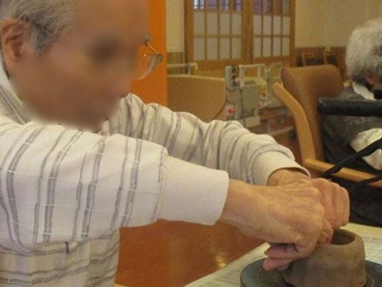 陶芸を楽しむ人々