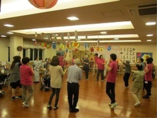 活動する人々の多目的室
